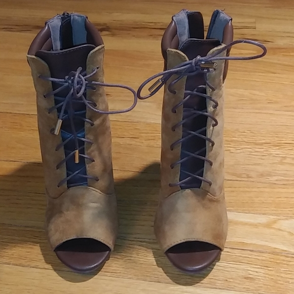 Shoes - Picture 2 of 4